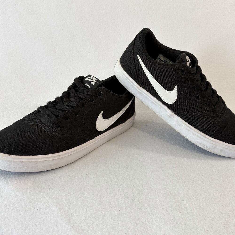 Nike SB Shoes Women’s 9.5 Black White Sneakers Low Top